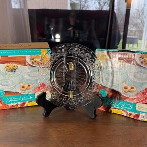 The Pioneer Woman Cassie Embossed Appetizer Plates. Clear Glass. 2 Sets of 4.